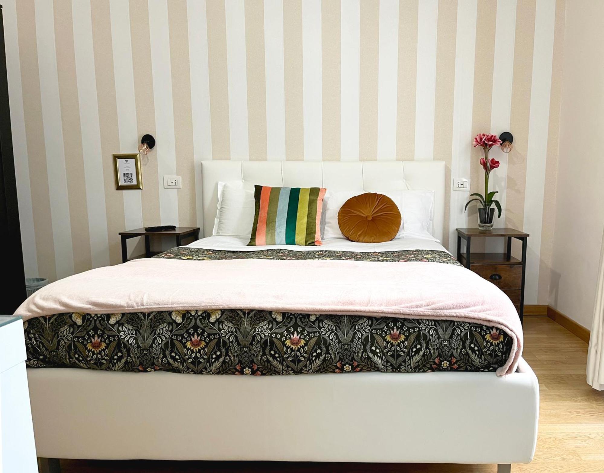 רומא Monti49 Guesthouse מראה חיצוני תמונה